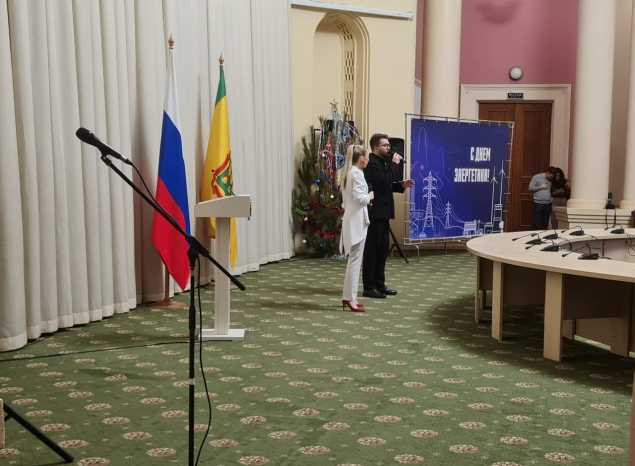 Артисты «Пензаконцерта» поздравили пензенских энергетиков